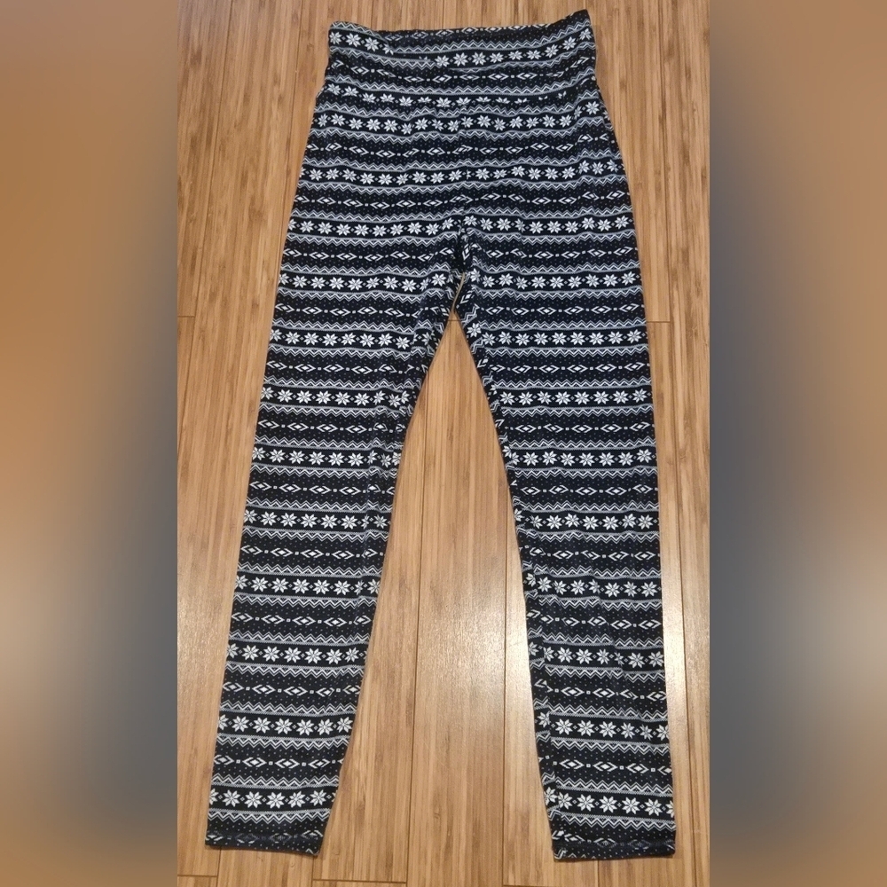 NWOT 32° Heat Snowflake Patterned Leggings